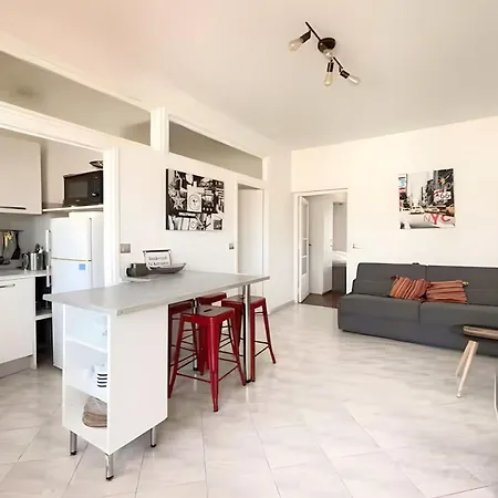 Carre D'or Apartment *